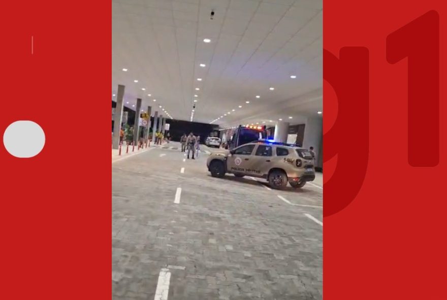 bope-e-acionado-apos-suspeita-de-bomba-em-mala-na-rodoviaria-de-salvador3A-conteudo-era-so-roupas bope-e-acionado-apos-suspeita-de-bomba-em-mala-na-rodoviaria-de-salvador3A-conteudo-era-so-roupas