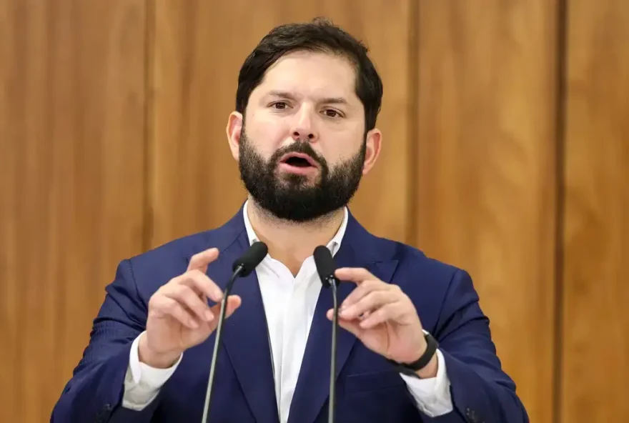 boric-e-petro-se-manifestam-apos-condenacao-de-bolsonaro
