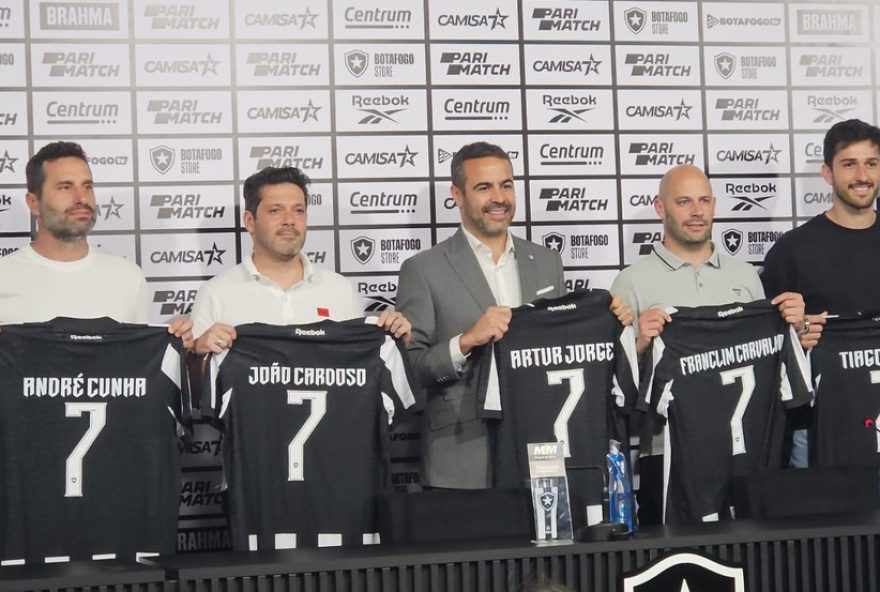 botafogo-20253A-saidas-de-treinador2C-comissao-e-10-jogadores-mudam-cenario-do-time-campeao-em-2024