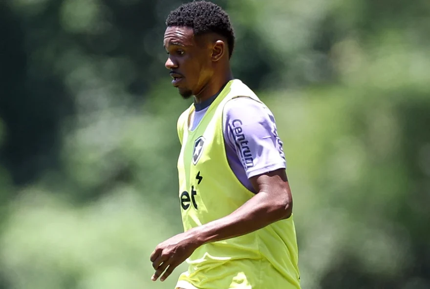 botafogo-busca-realocar-jogadores-na-arabia-saudita-e-negocia-jeffinho