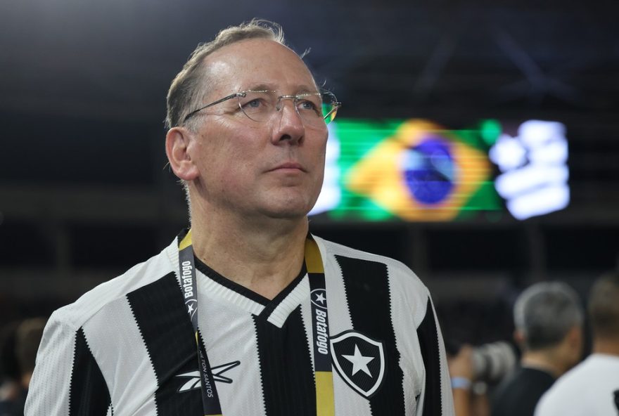 botafogo-busca-reforcos-estrategicos-para-manter-o-time-competitivo-em-2025