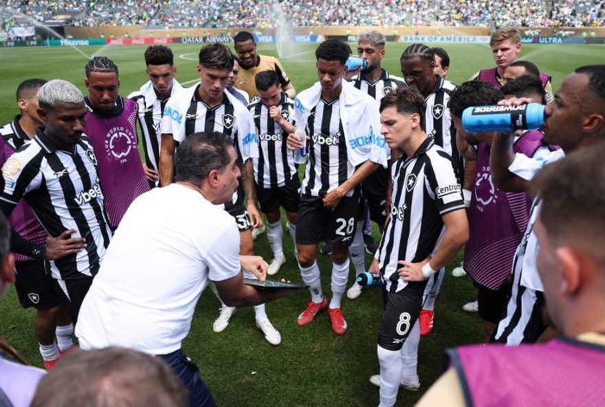 botafogo-desembarca-no-rio-apos-eliminacao-na-copa-do-mundo-de-clubes3A-saiba-o-que-esperar-do-clube-nos-proximos-desafios