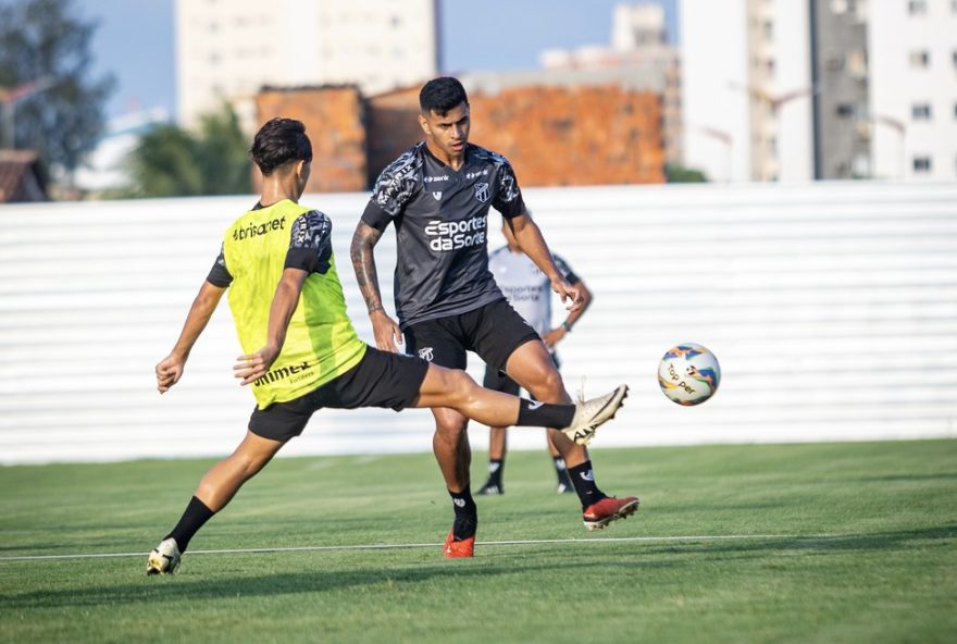 botafogo-e-ceara-negociam-permanencia-de-david-ricardo-por-r2412-mi