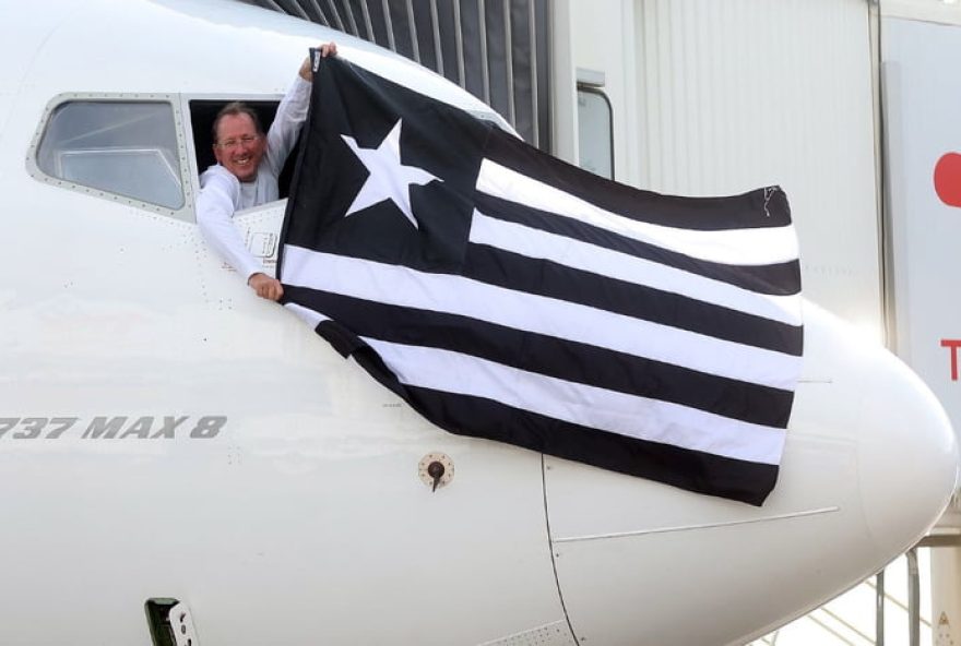 botafogo-e-recebido-com-festa-pela-torcida-ao-chegar-no-rio-de-janeiro