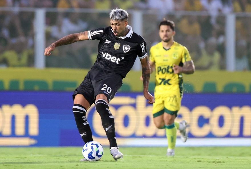 botafogo-enfrenta-variacoes-de-desempenho-contra-o-mirassol3A-destaque-e-criticas-para-jogadores-e-tecnico.-melhorias-necessarias-para-proximos-jogos