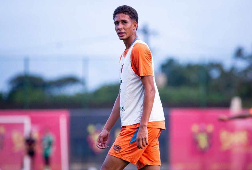 botafogo-negocia-contratacao-de-riquelme-felipe2C-zagueiro-promissor-do-sport3A-veja-detalhes-da-negociacao-e-expectativas-para-a-equipe-em-2026