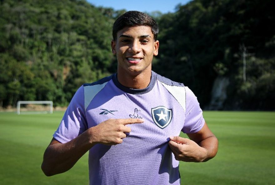 botafogo-reforca-elenco-com-a-contratacao-do-lateral-direito-kadu2C-revelado-pelo-remo