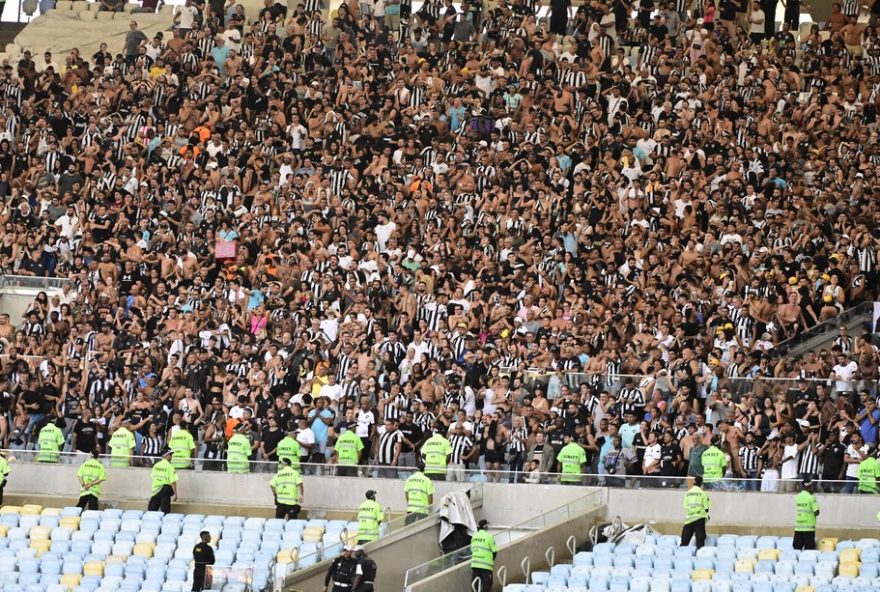botafogo-se-preocupa-com-seguranca-em-classico-contra-flamengo3A-laudo-do-maracana-e-escalacao-em-debate