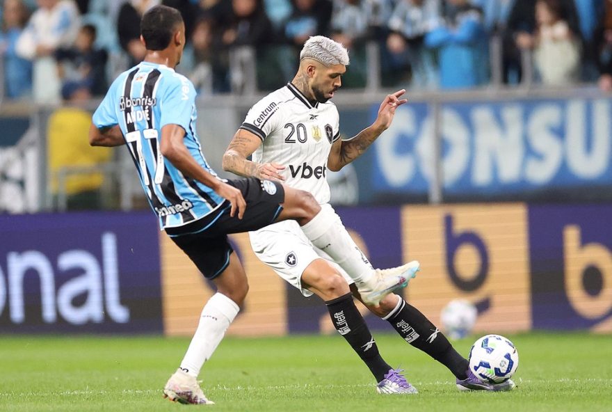 botafogo-sofre-com-desfalques-e-erros-individuais-em-empate-contra-de