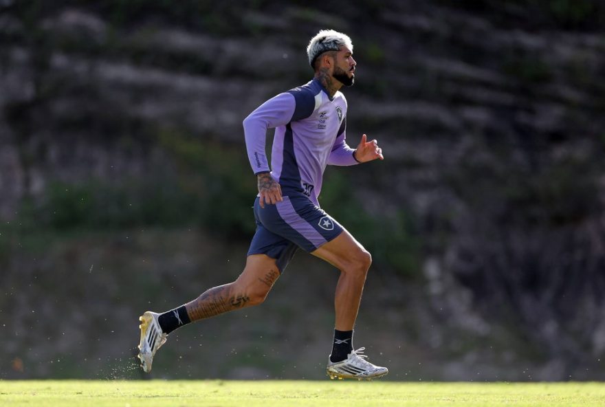 botafogo-tera-ao-menos-dois-retornos-na-escalacao-para-enfrentar-o-santos3A-barboza-e-marlon-freitas-voltam-apos-cumprir-suspensao botafogo-tera-ao-menos-dois-retornos-na-escalacao-para-enfrentar-o-santos3A-barboza-e-marlon-freitas-voltam-apos-cumprir-suspensao