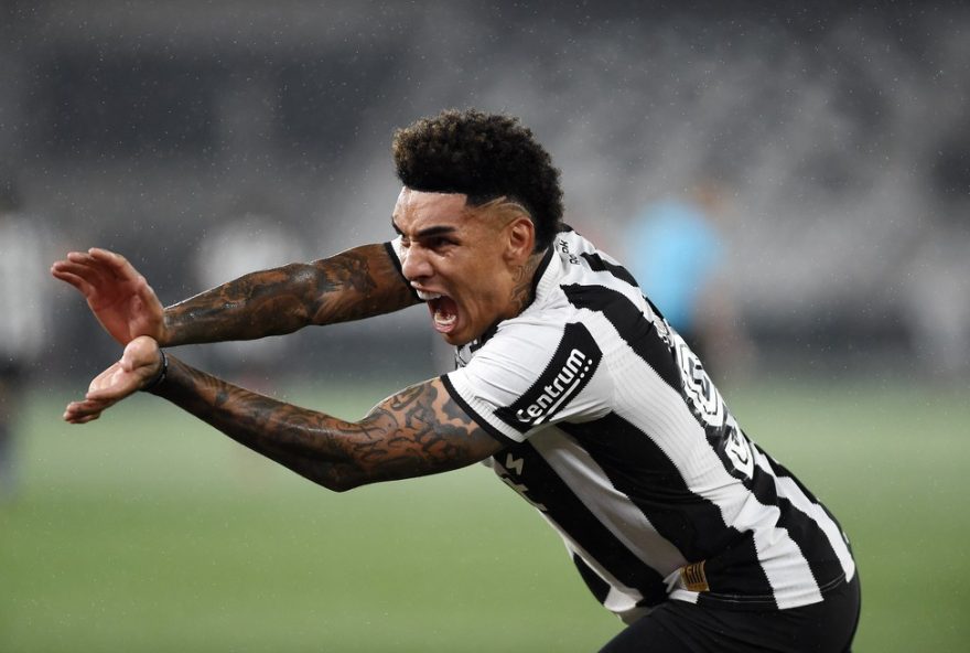 botafogo-tera-duas-baixas-no-time-titular-para-enfrentar-o-santos3A-igor-jesus-e-cuiabano-poupados-para-o-jogo-da-10a-rodada-do-brasileirao