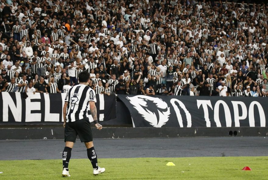 botafogo-vence-estudiantes-e-provoca-flamengo-em-jogo-pela-libertadores