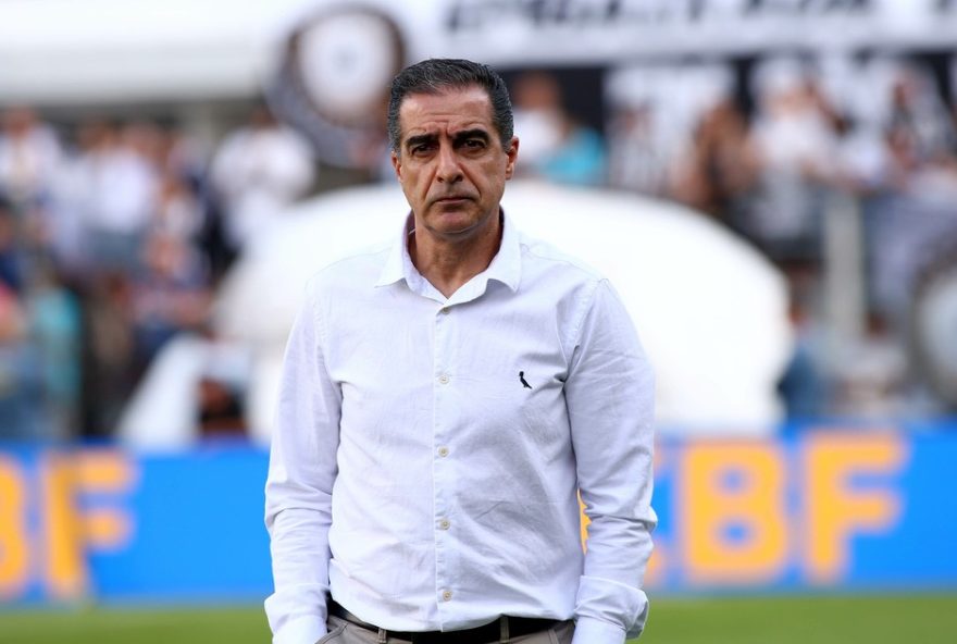 botafogo-vence-o-santos2C-mas-renato-paiva-cobra-mais-efetividade-da-equipe-analise-pos-jogo-e-expectativas-para-proximos-desafios