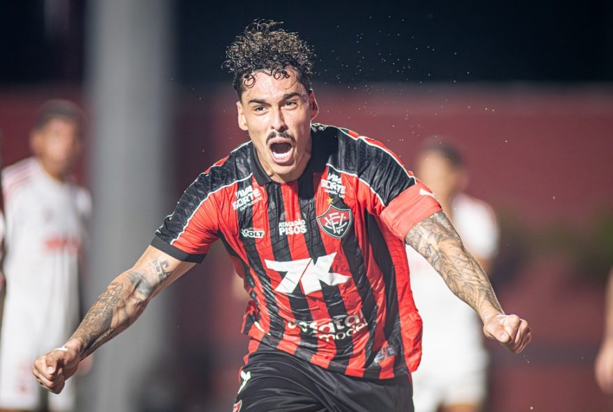 botafogo2C-gremio-e-vitoria-negociam-acordo-triplice-para-quitar-dividas-de-jogadores