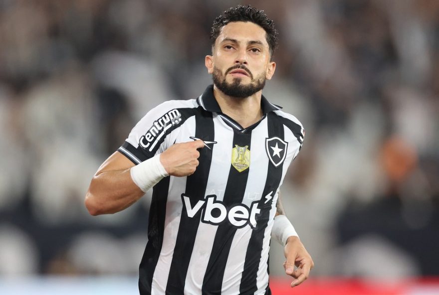 botafogo3A-alex-telles-e-homenageado-e-recebe-titulo-de-cidadao-honorario-do-rio-de-janeiro