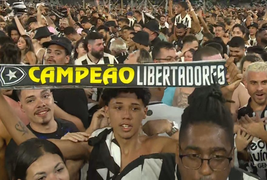 botafogo3A-torcida-celebra-maior-titulo-da-historia-pelas-ruas-do-rio