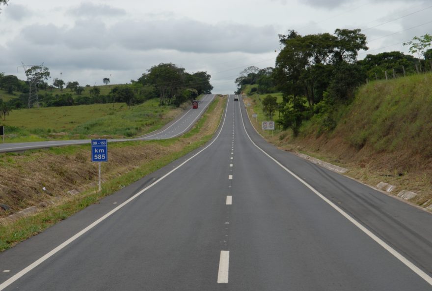 Obras nas BRs 153, 414 e 080 em Goiás causam interdições nesta semana