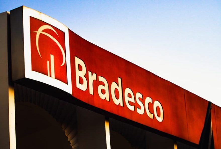 bradesco-reduz-presenca-fisica-em-20242C-com-lucro-recorde3A-analise-e-perspectivas-futuras