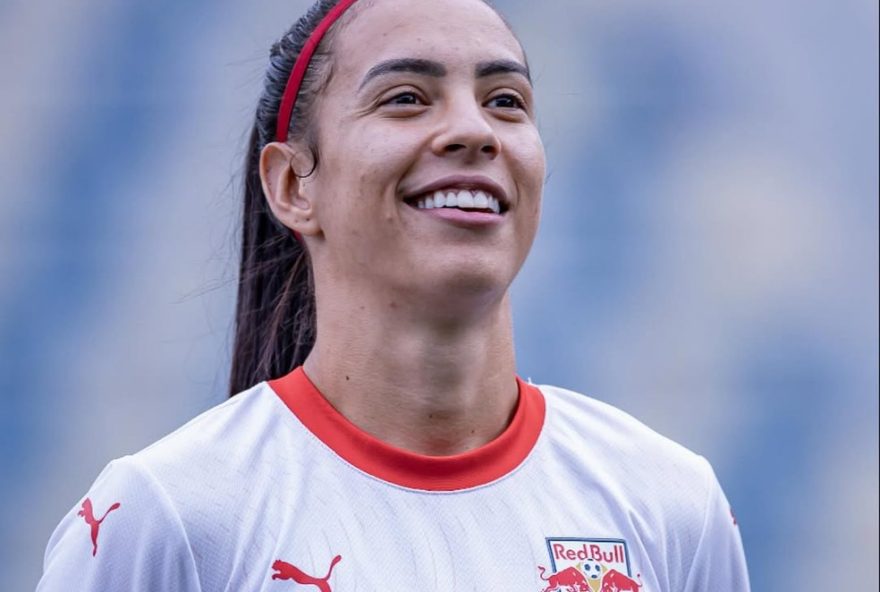 bragantino-feminino3A-destaque-thayslane-foca-em-duelo-contra-cruzeiro-no-mata-mata-do-brasileirao2C-mirando-selecao-brasileira