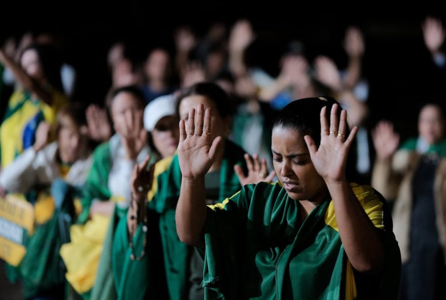 brasil-na-encruzilhada3A-oportunidade-historica-para-a-democracia