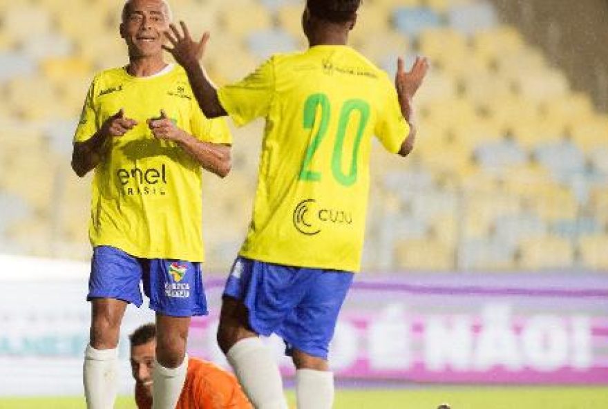 brasil-x-italia3A-romario-brilha-em-jogo-de-lendas-com-show-de-ludmilla