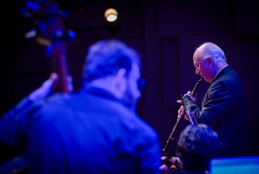 brasileiro-vencedor-do-grammy-emociona-ao-tocar-3-mil-notas-em-sc brasileiro-vencedor-do-grammy-emociona-ao-tocar-3-mil-notas-em-sc