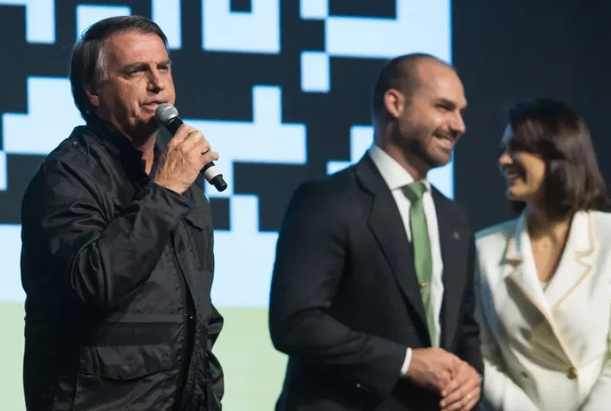 brasileiros-rejeitam-bolsonaro2C-michelle-e-eduardo2C-aponta-pesquisa-quaest