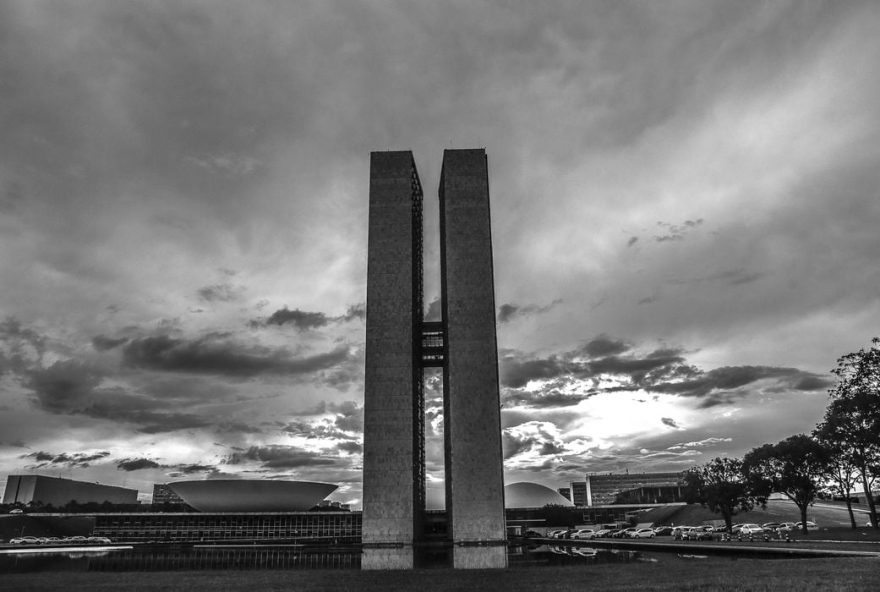 Câmara dos Deputados aprovou, o projeto de lei, que prevê o pagamento de pensão especial aos filhos e outros dependentes menores de 18 anos de mulheres vítimas de feminicídio.