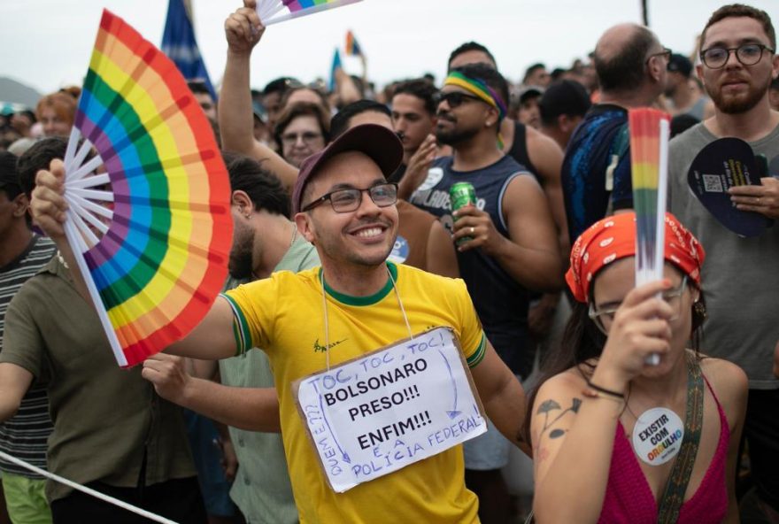 brazilian-revellers-celebrate-at-rios-pride-march-following-bolsonaros-preemptive-jailing