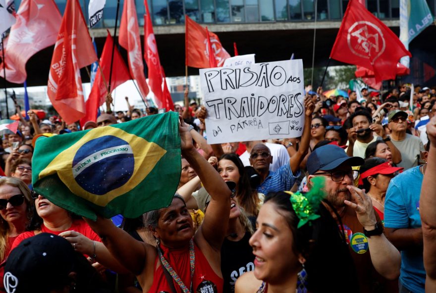 brazilians-protest-against-bill-granting-amnesty-to-former-president-bolsonaro