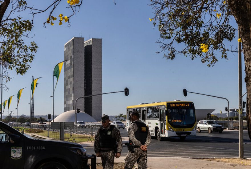 brazils-congress-debates-amnesty-for-former-president-bolsonaro-after-conviction
