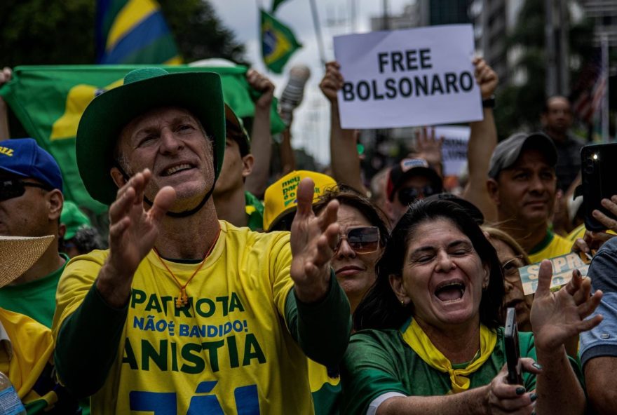 bresil-3A-incarcere-pour-tentative-de-coup-detat2C-bolsonaro-en-soins-intensifs bresil-3A-incarcere-pour-tentative-de-coup-detat2C-bolsonaro-en-soins-intensifs