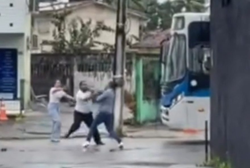 briga-de-transito-em-igarassu3A-motorista-de-onibus-agredido-em-confronto-ocorrido-na-linha-1967-ti-igarassu2Fdantas-barreto