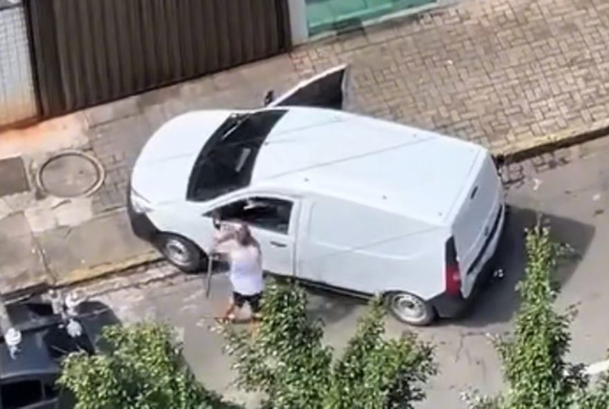 briga-de-transito-em-recife-termina-em-atropelamento-e-agressoes3B-video0A