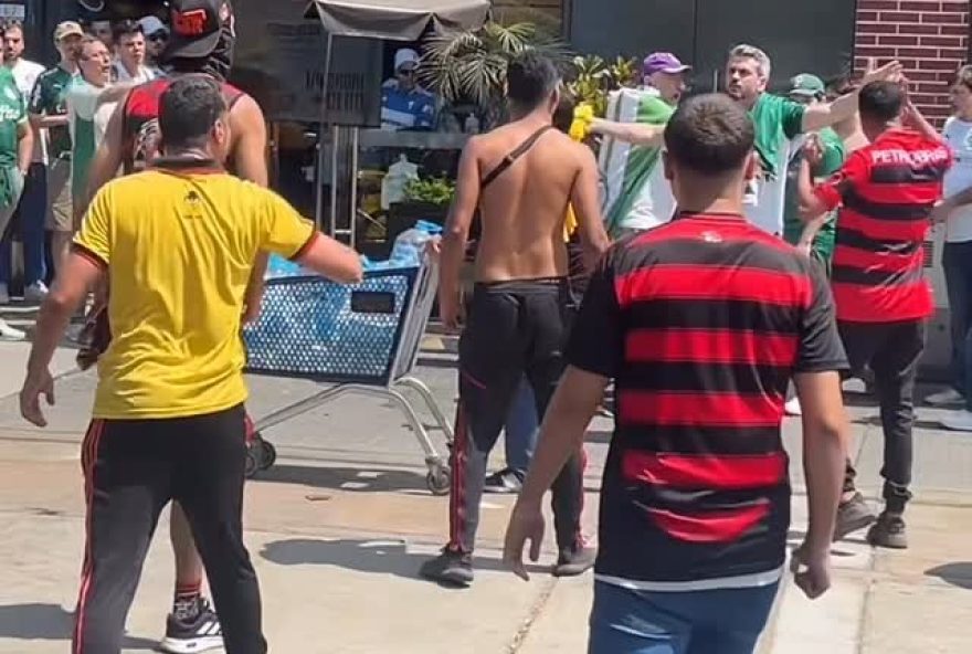 briga-entre-torcedores-de-flamengo-e-palmeiras-a-caminho-do-estadio-da-final-da-libertadores-e-registrada-em-lima briga-entre-torcedores-de-flamengo-e-palmeiras-a-caminho-do-estadio-da-final-da-libertadores-e-registrada-em-lima