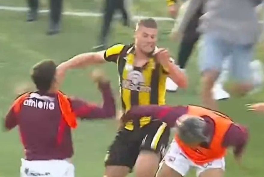 briga-generalizada-marca-segunda-partida-da-semifinal-na-segunda-divisao-argentina3A-deportivo-madryn-vence-deportivo-moron-por-1-a-0 briga-generalizada-marca-segunda-partida-da-semifinal-na-segunda-divisao-argentina3A-deportivo-madryn-vence-deportivo-moron-por-1-a-0