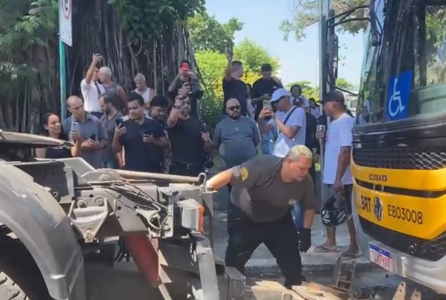 brt-rio-de-janeiro3A-onibus-e-rebocado-pelo-detro-em-mesquita brt-rio-de-janeiro3A-onibus-e-rebocado-pelo-detro-em-mesquita