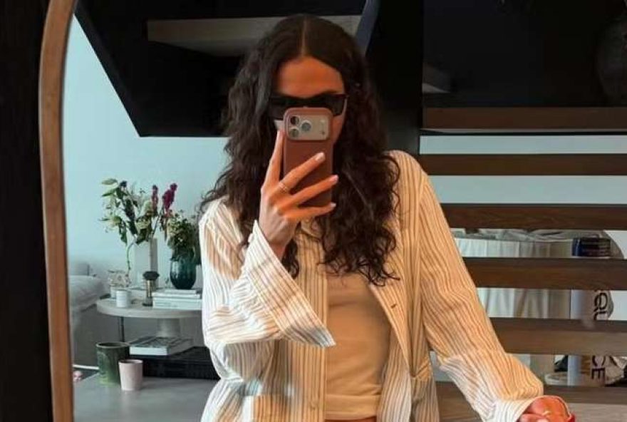 bruna-marquezine-curte-carnaval-em-salvador-com-bolsa-de-palha-de-r24-18-mil-da-grife-loewe-ao-lado-de-shawn-mendes bruna-marquezine-curte-carnaval-em-salvador-com-bolsa-de-palha-de-r24-18-mil-da-grife-loewe-ao-lado-de-shawn-mendes