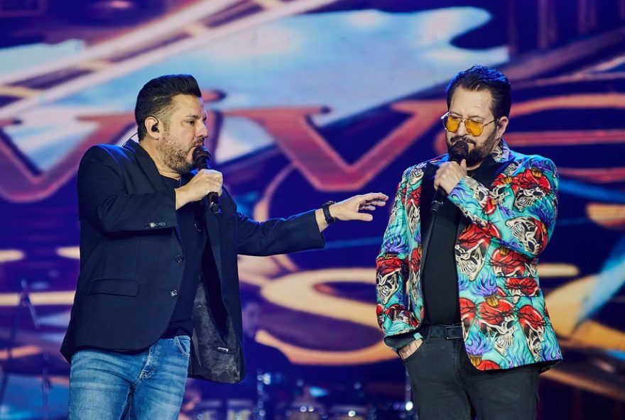 bruno-26-marrone-arrasam-no-palco-estadio-da-festa-do-peao-de-barretos-2025