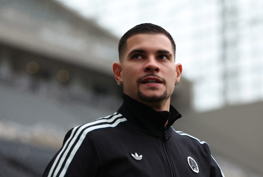 bruno-guimaraes-chega-ao-brasil-para-tratar-lesao-grau-3-na-coxa3A-fora-dos-gramados-por-ate-dois-meses-e-fora-dos-amistosos-da-selecao bruno-guimaraes-chega-ao-brasil-para-tratar-lesao-grau-3-na-coxa3A-fora-dos-gramados-por-ate-dois-meses-e-fora-dos-amistosos-da-selecao