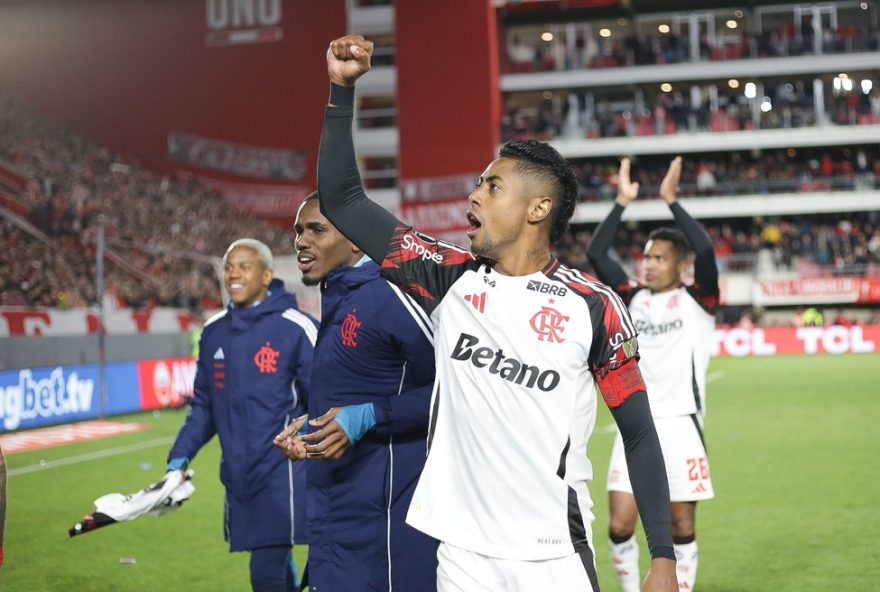 bruno-henrique-e-multado-por-gesto-obsceno2C-mas-esta-liberado-para-jogar-pelo-flamengo-na-libertadores