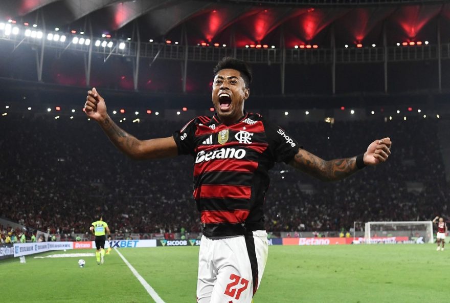 bruno-henrique-iguala-cano-como-terceiro-maior-goleador-do-maracana-em-2013