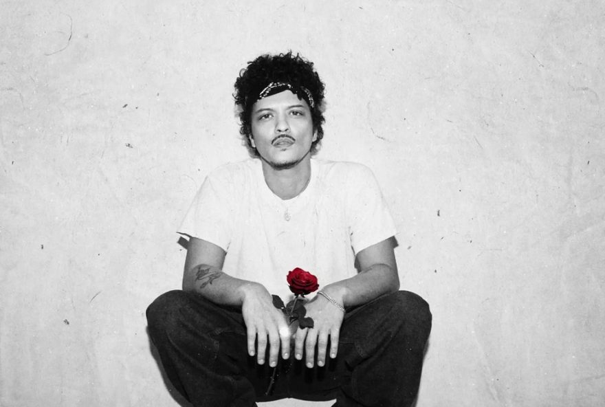 bruno-mars-mergulha-em-suas-raizes-latinas-em-22the-romantic223A-um-album-repleto-de-nostalgia-e-dancante bruno-mars-mergulha-em-suas-raizes-latinas-em-22the-romantic223A-um-album-repleto-de-nostalgia-e-dancante