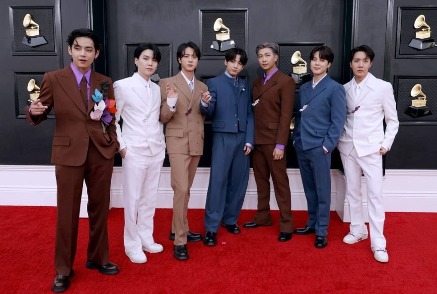 bts-anuncia-retorno-triunfal-com-novo-album-e-turne-mundial-em-marco bts-anuncia-retorno-triunfal-com-novo-album-e-turne-mundial-em-marco