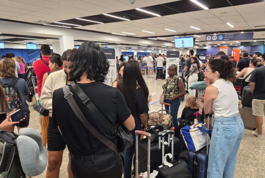 buraco-na-pista-do-aeroporto-de-foz-do-iguacu-causa-fechamento-temporario buraco-na-pista-do-aeroporto-de-foz-do-iguacu-causa-fechamento-temporario