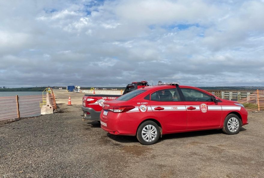 busca-por-trabalhador-que-caiu-no-rio-tiete3A-bombeiros-retomam-operacoes busca-por-trabalhador-que-caiu-no-rio-tiete3A-bombeiros-retomam-operacoes