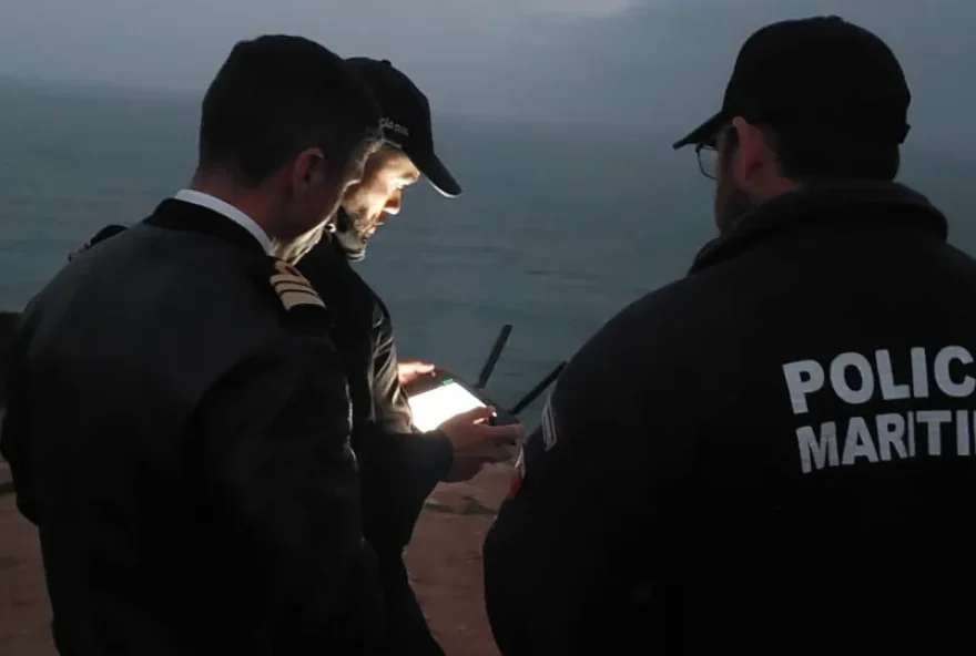 buscas-interrompidas-por-homem-que-caiu-de-veleiro-em-vila-nova-de-gaia