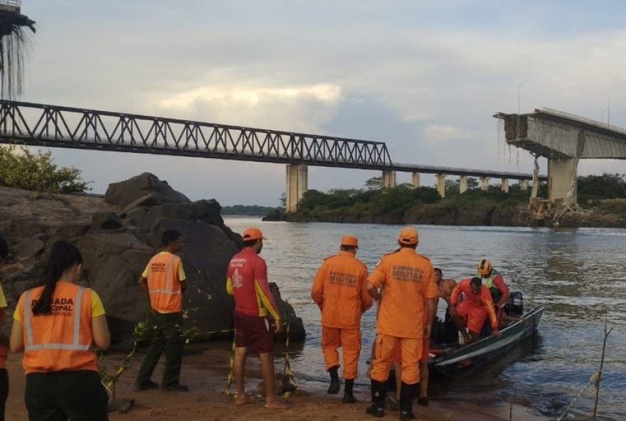 buscas-por-16-desaparecidos-apos-queda-de-ponte-entre-maranhao-e-tocantins-sao-retomadas3A-tragedia-deixa-um-morto-e-suspeita-de-contaminacao