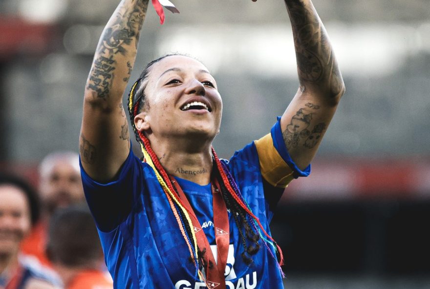 byanca-brasil-revela-desafios-e-superacoes-no-cruzeiro-rumo-ao-titulo-do-brasileirao-feminino-2025
