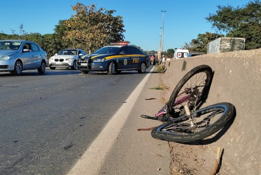 Acidente mata ciclista e causa congestionamento na BR-153, em Goiânia